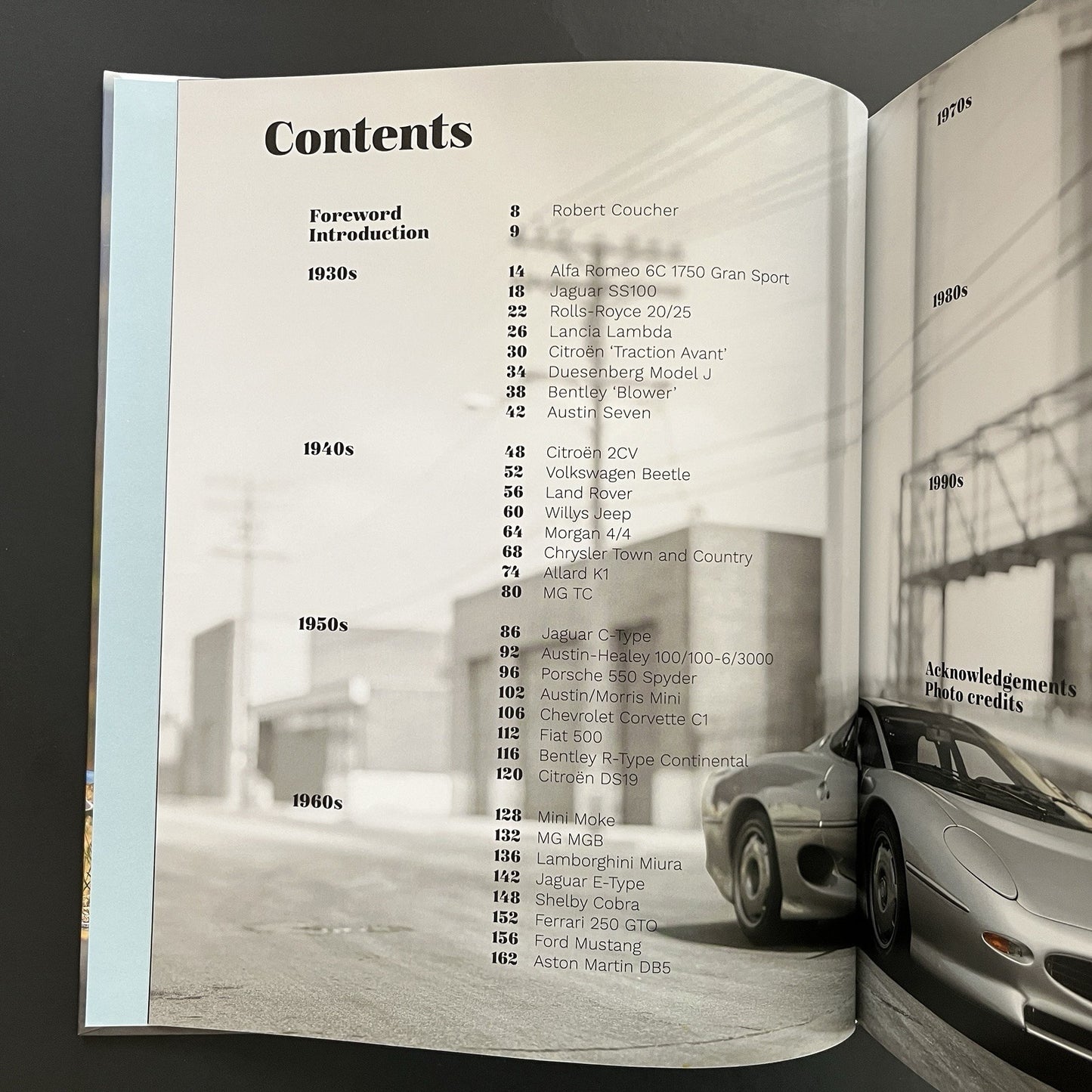 Classic Cars: A Century of Masterpieces by Simon de Burton